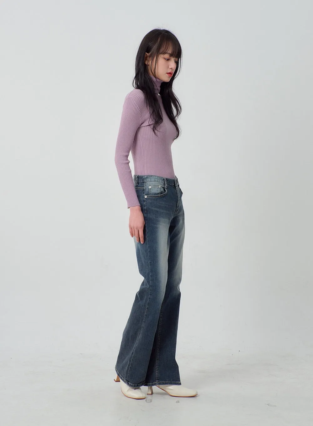 Mid-Rise Bootcut Jeans OJ318