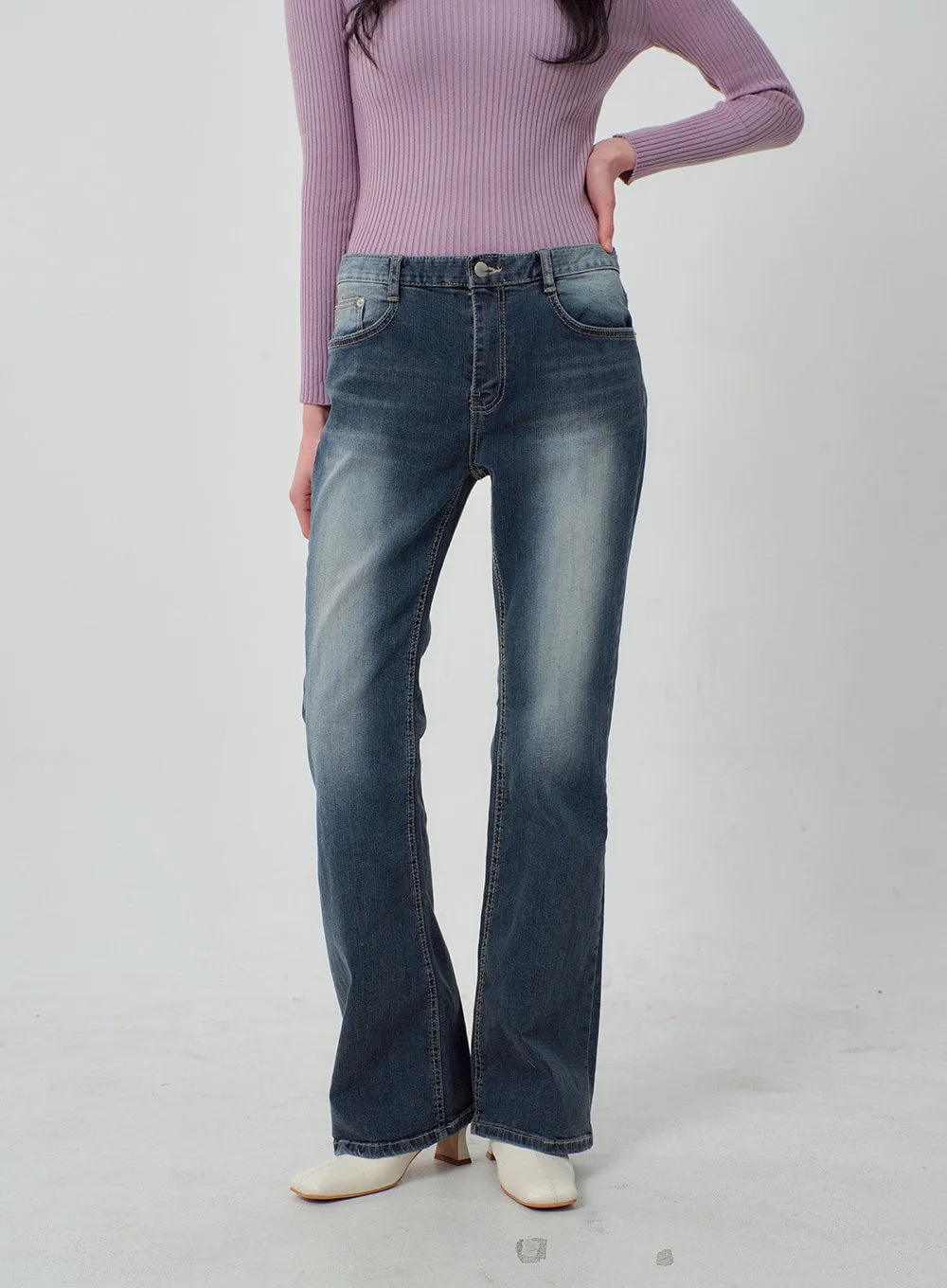 Mid-Rise Bootcut Jeans OJ318